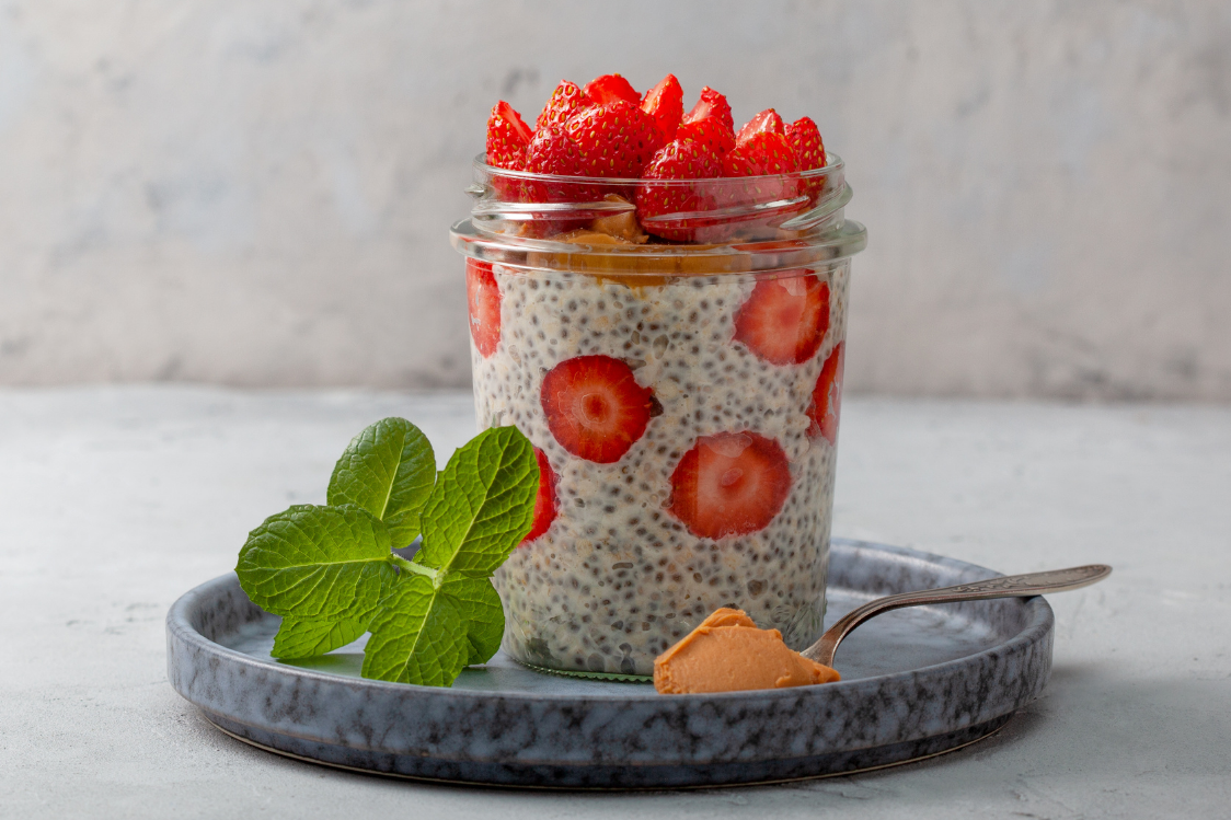 Полунично-мигдалевий чіа пудинг