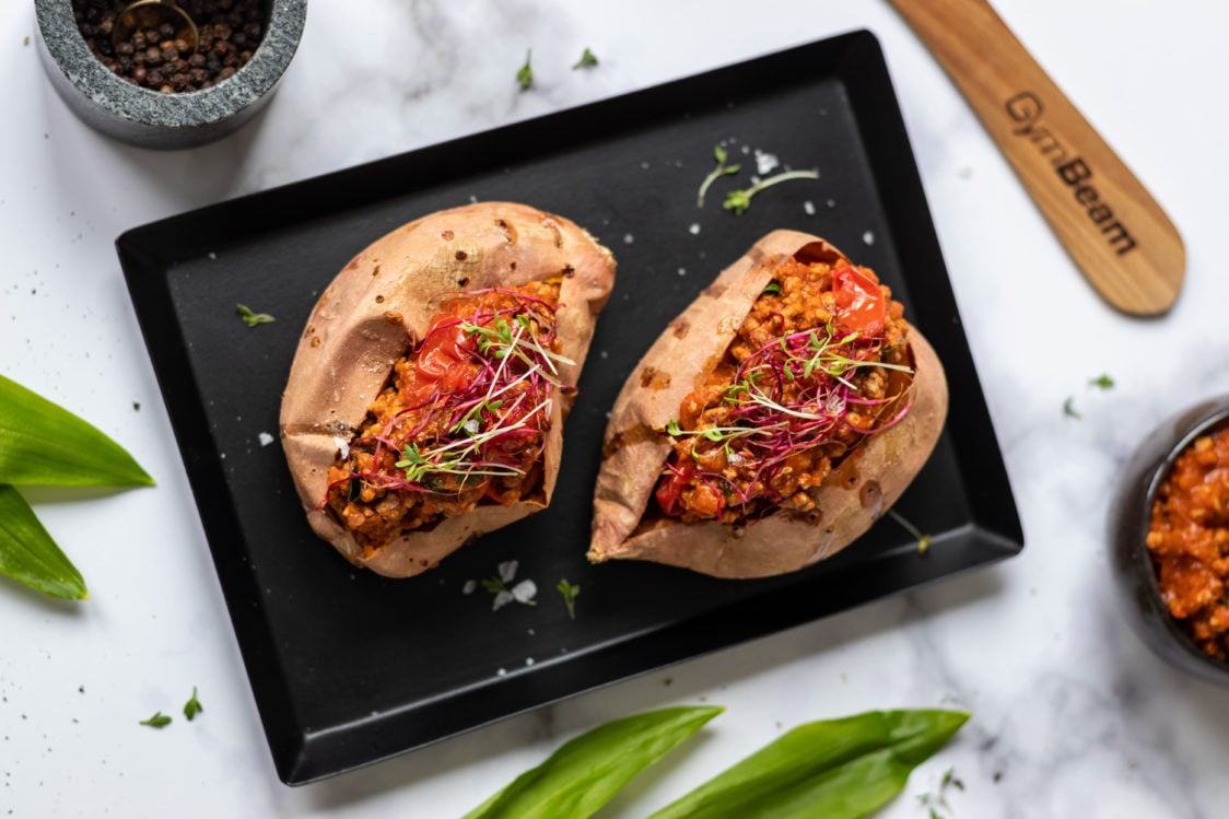 Фитнес-рецепт: запеченный сладкий картофель, фаршированный говядиной