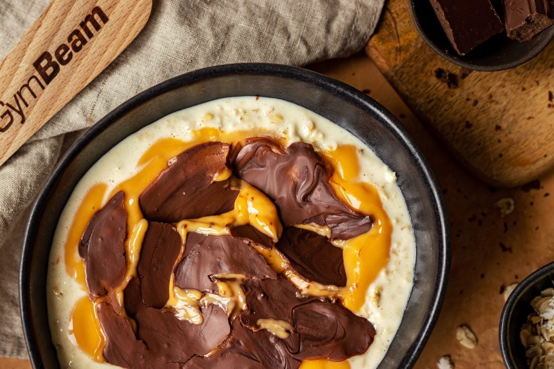 Фітнес-рецепт: Вівсяні пластівці з пудингом та шоколадною скоринкою на ніч