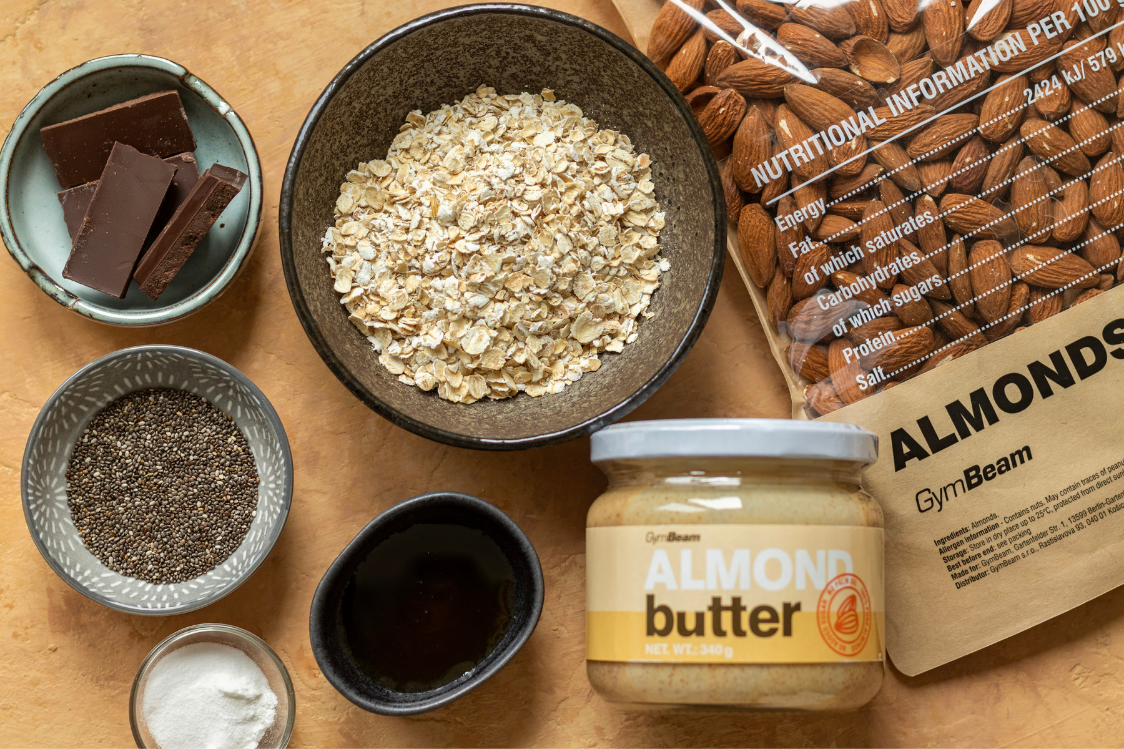 Інгредієнти для мигдального печива з шоколадними шматочками