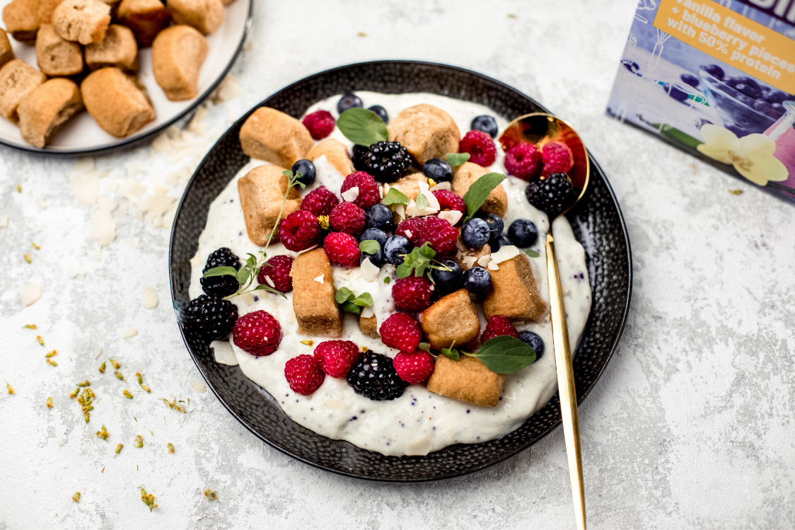 Фітнес рецепт: Булочки Дукат з протеїновим пудингом та лісовими фруктами Фітнес рецепт: Булочки Дукат з протеїновим пудингом та лісовими фруктами