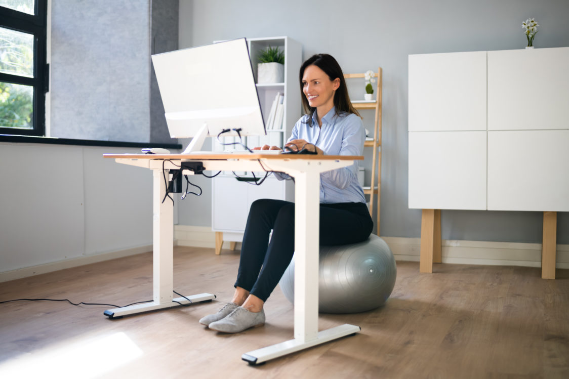 Як правильно сидіти за комп'ютером?