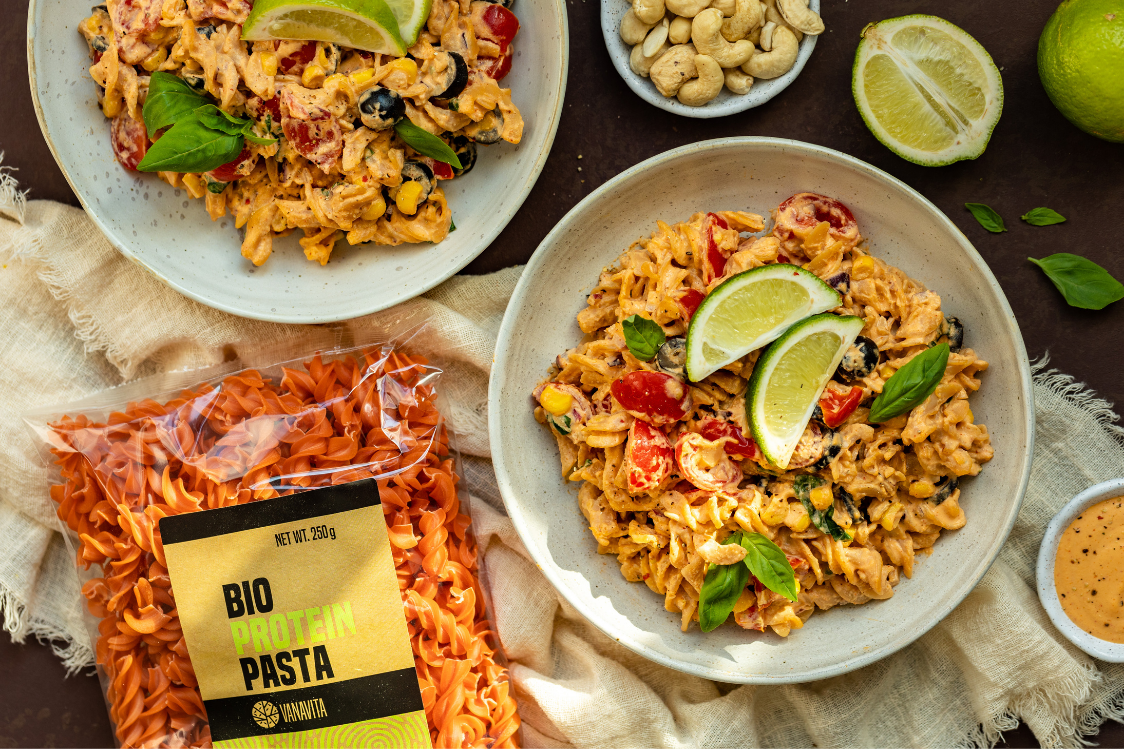 Салат з макаронів із заправкою з кеш'ю