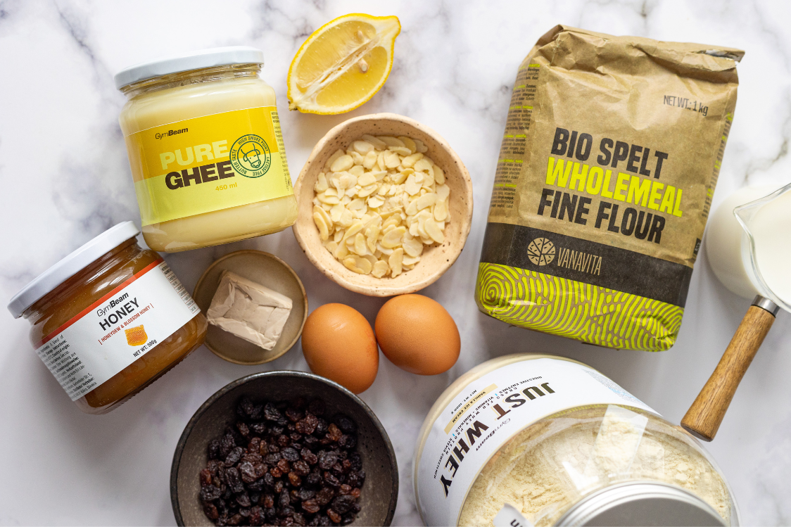 Солодка Великодня паска з медом та мигдалем - інградієнти: