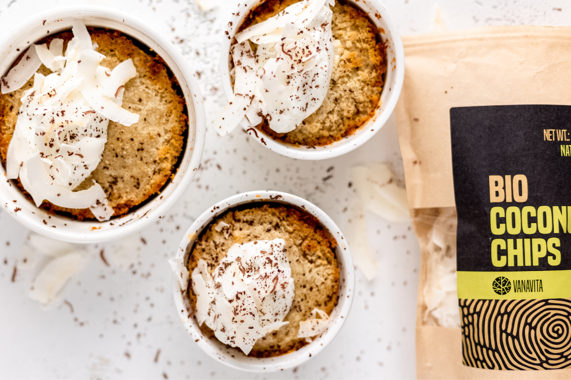 Кокосовий торт з йогуртовим кремом