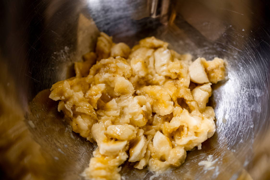 Вологий банановий пиріг - підготовка бананів