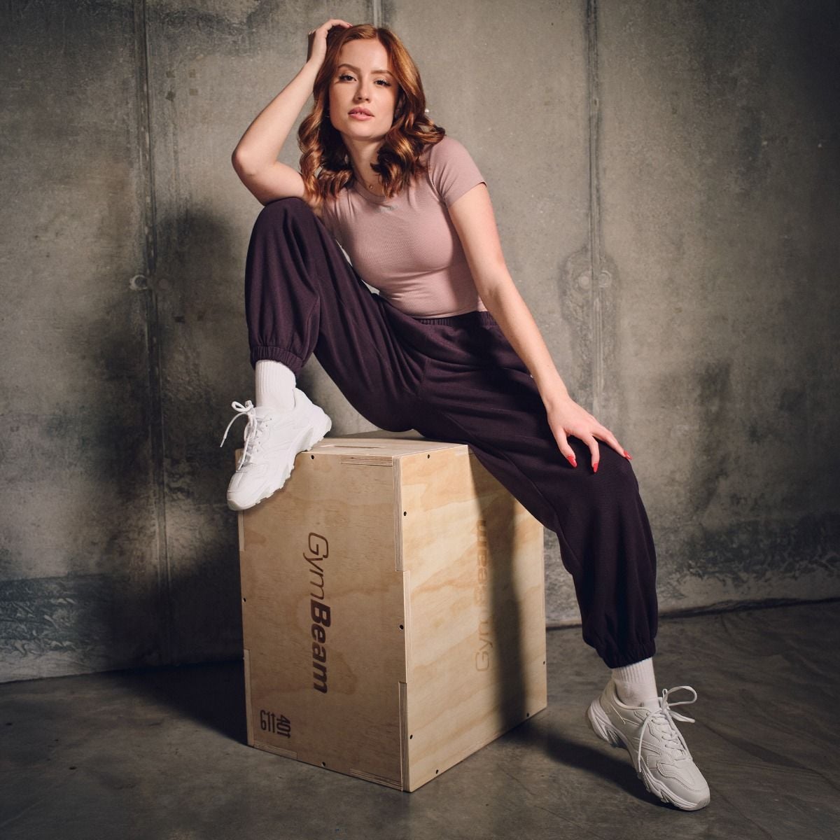 коричневый