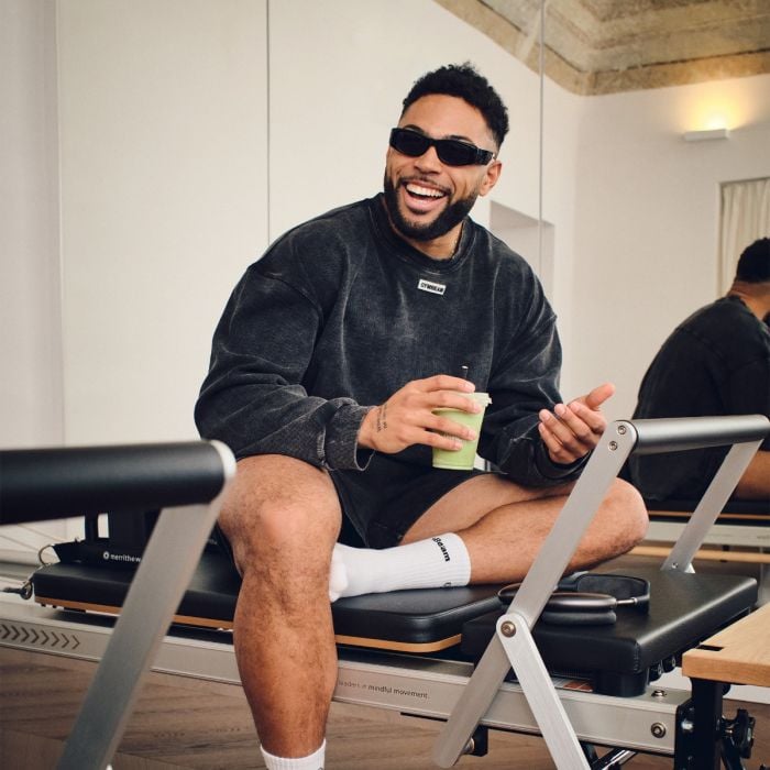 Свитшот Aura с винтажным эффектом черный - GymBeam XL