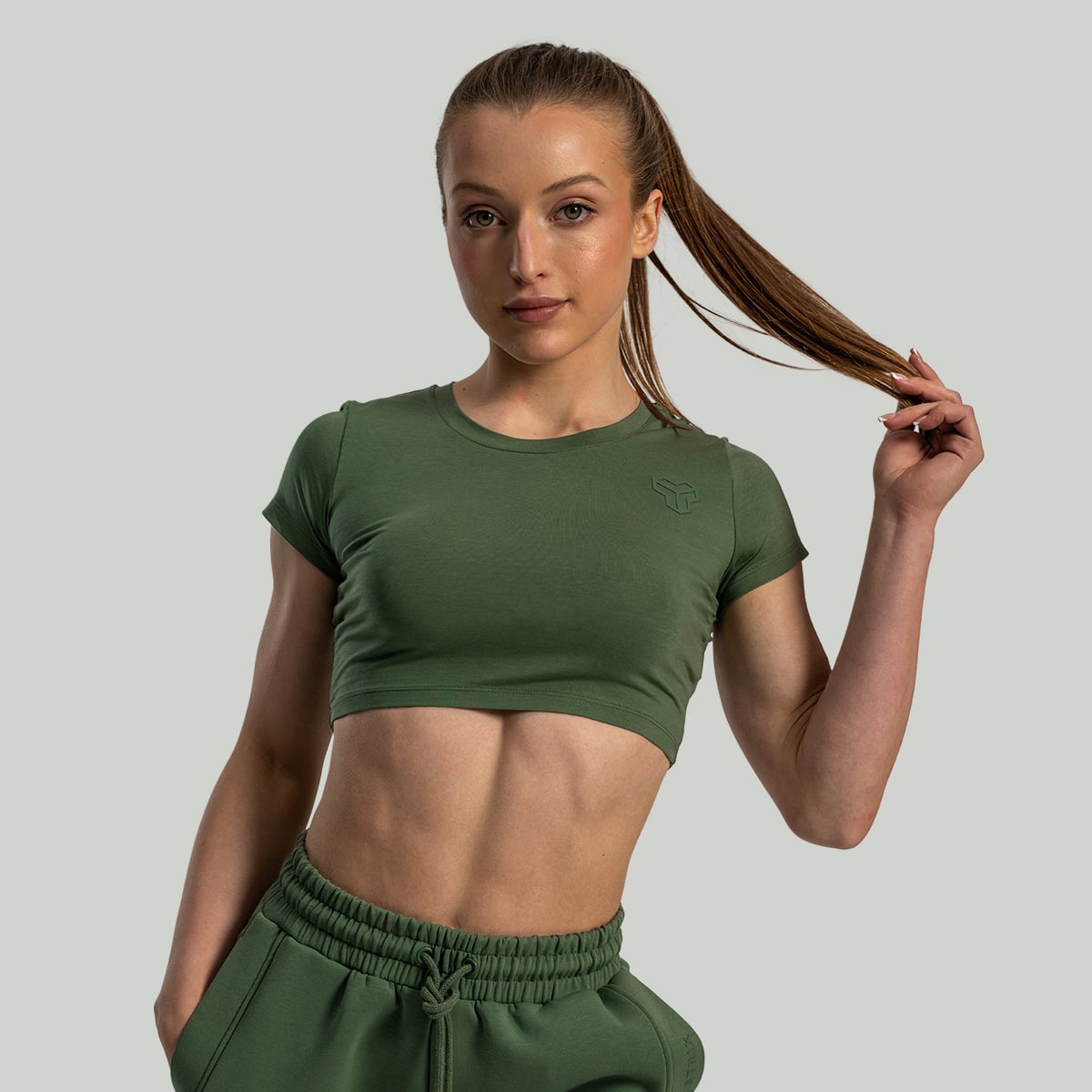 Женская футболка Essential CropTop Кедровый зеленый - STRIX