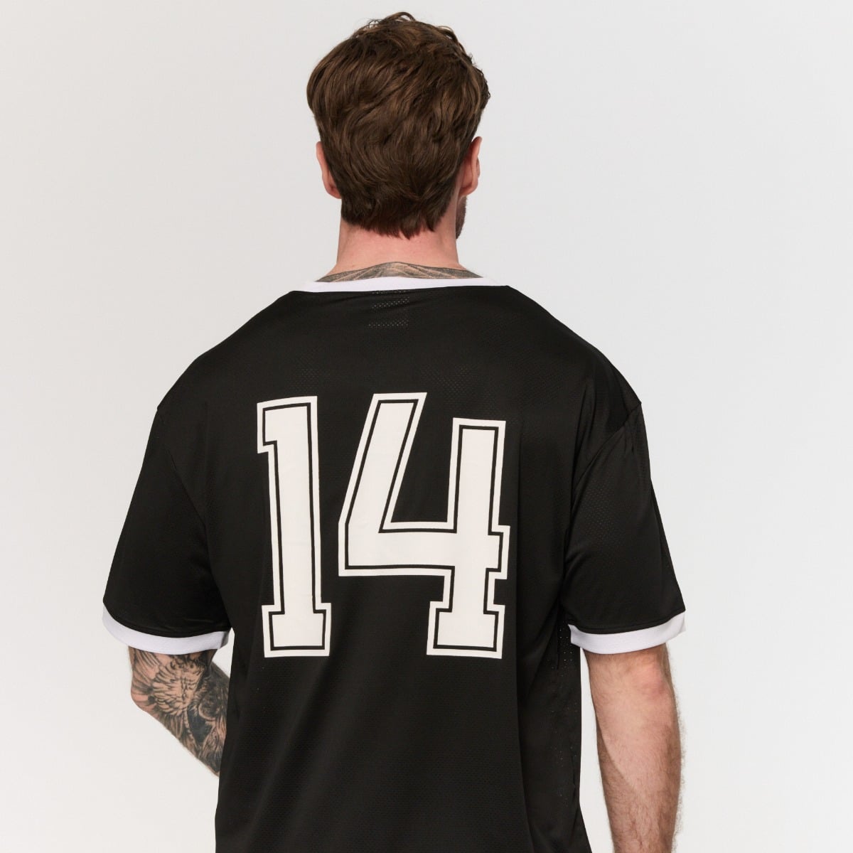 Чорна футболка оверсайз Varsity - GymBeam