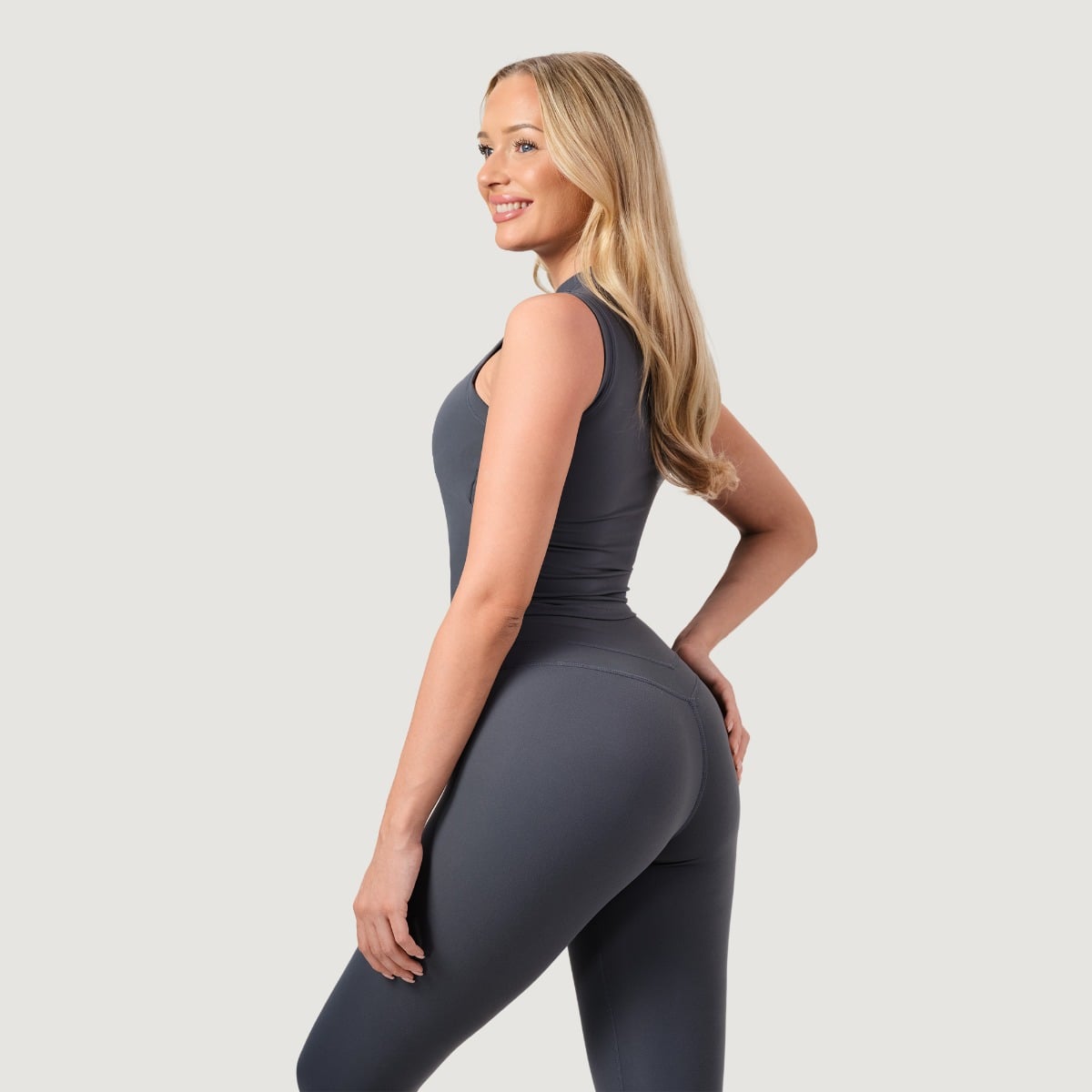 Женский топ с высоким воротником NEO асфальтовый - GymBeam