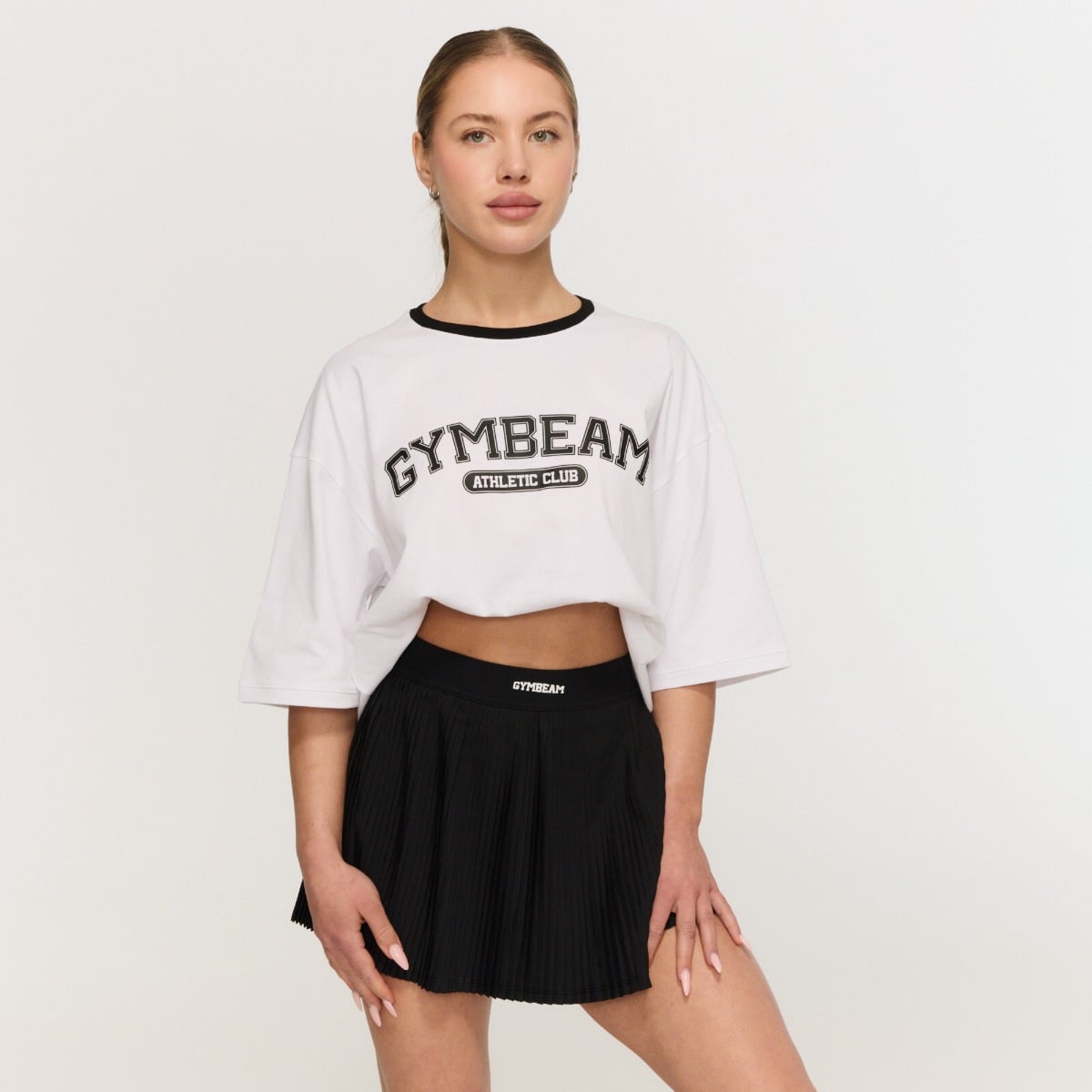 Женская футболка оверсайз Varsity белая - GymBeam