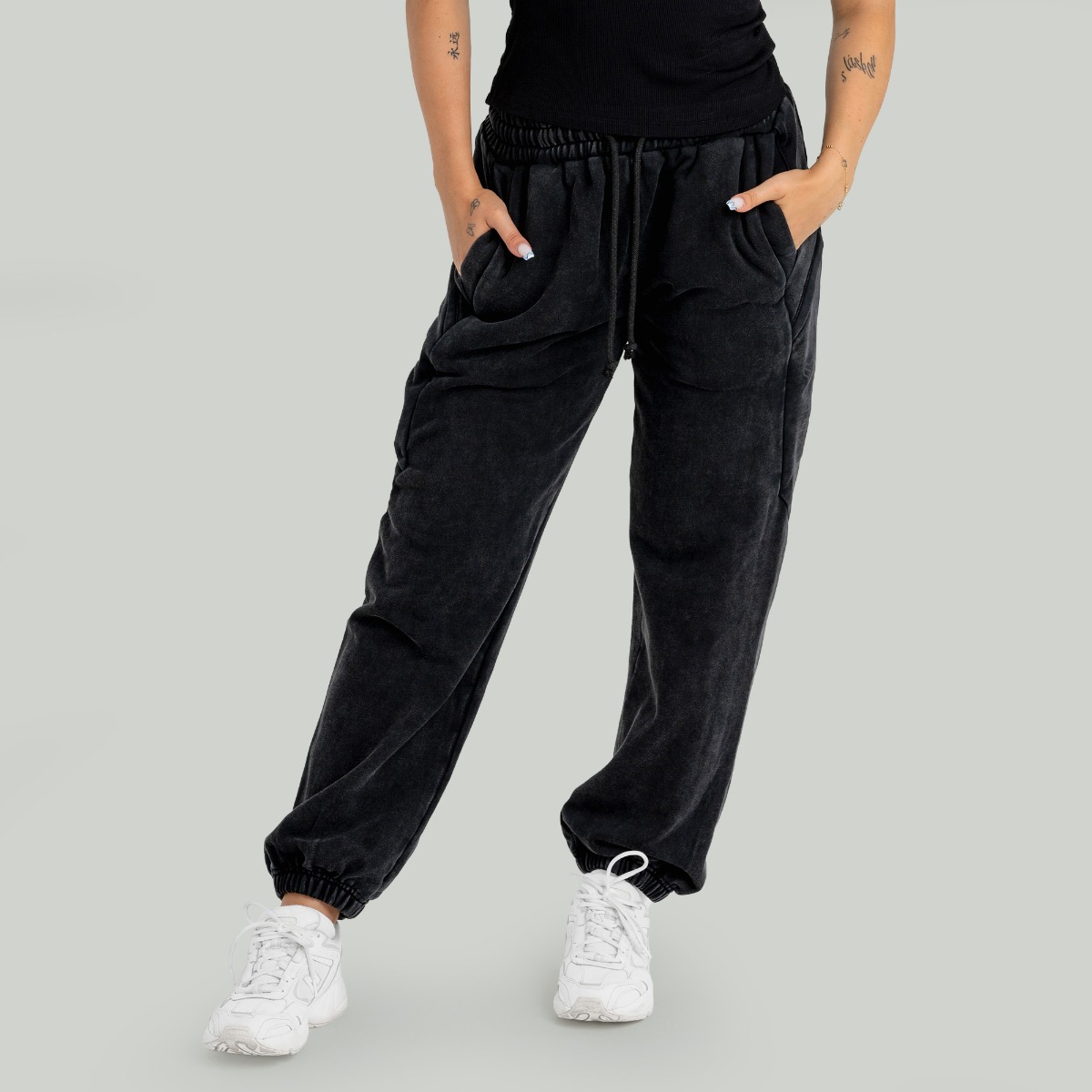 Women‘s Washed Joggers Black - STRIX