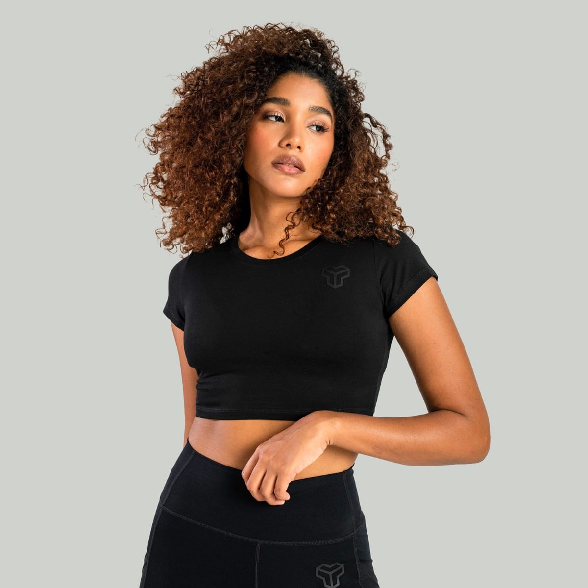Женская футболка Essential CropTop Black - STRIX