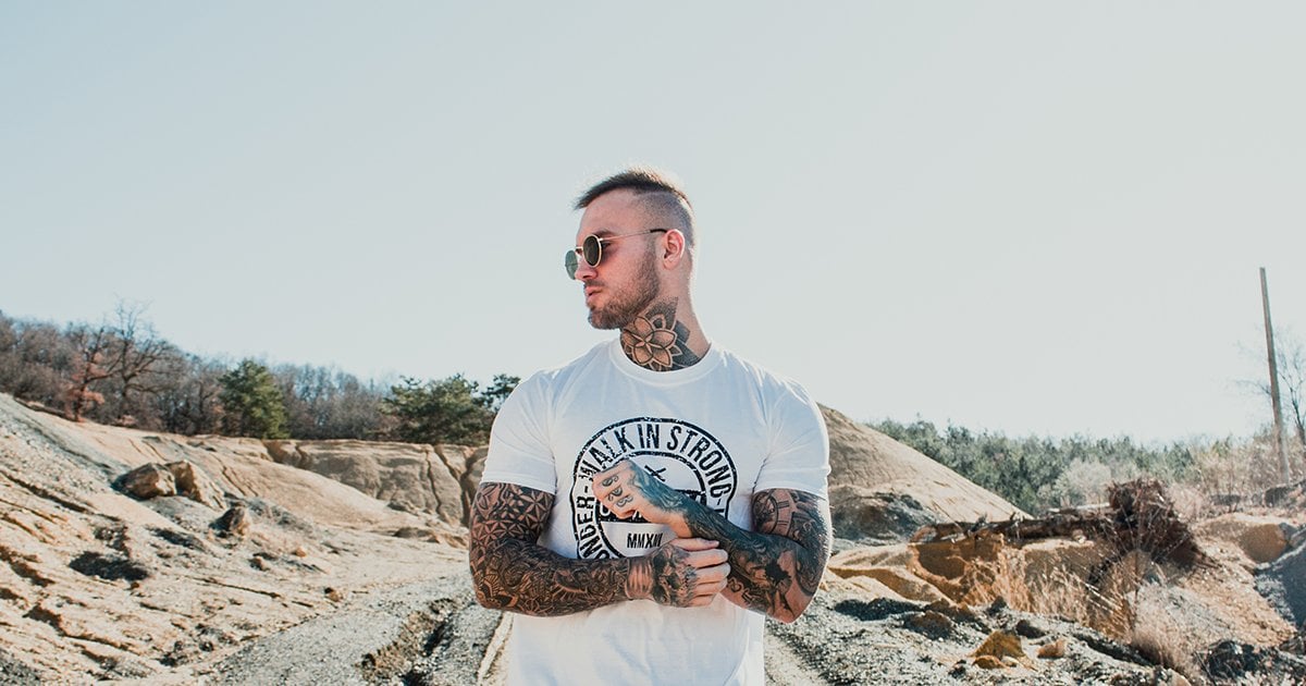 Футболка Walk In Strong White - GymBeam